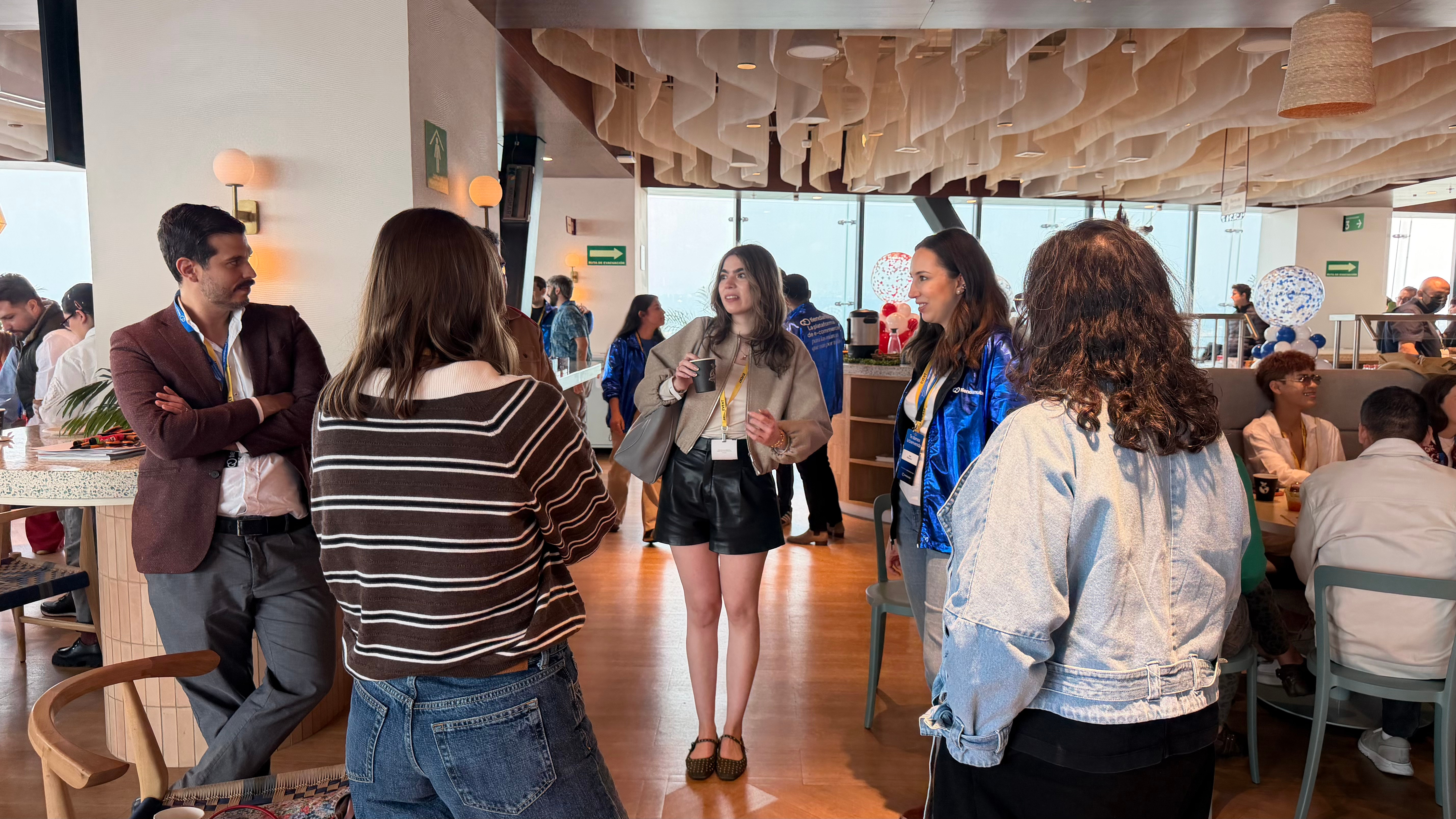 Networking entre marcas en un evento de Tiendanube